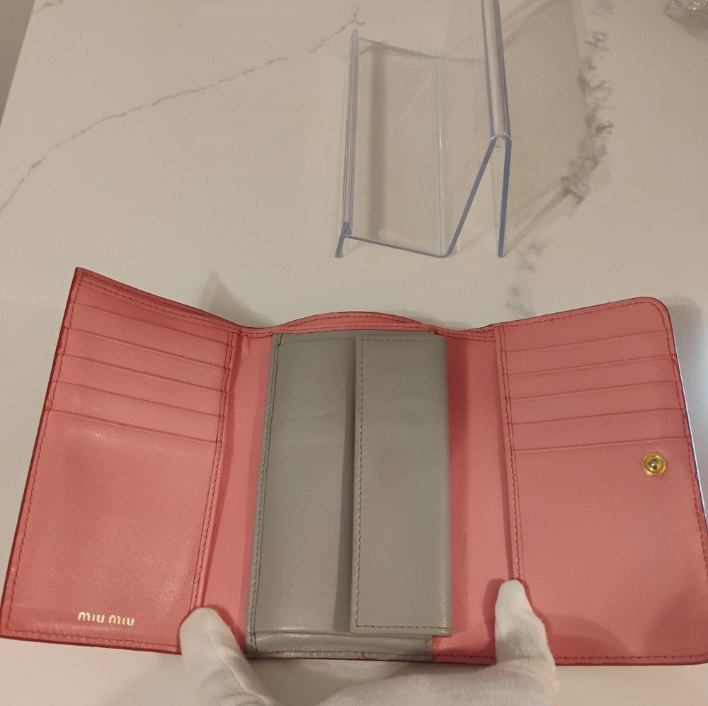 Miu Miu Medium Wallet - Pink Leather w/Gray Bow Detail - Picture 5 of 11